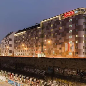 3* מלון Hampton By Hilton West